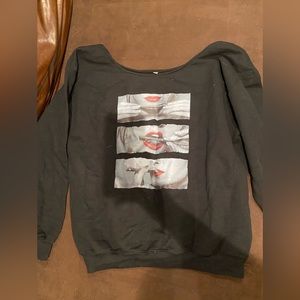 L/XL SWEATSHIRT